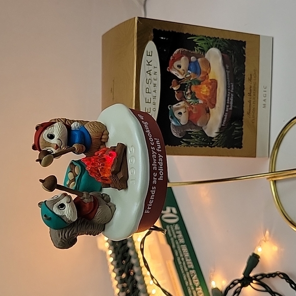1995 Hallmark Vintage Magic Keepsake Ornament Friends Share Fun Flicker LIGHTS - Picture 3 of 6